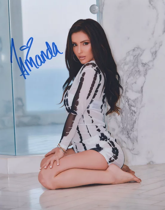 Amanda Paris autograph