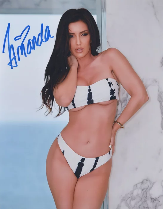 Amanda Paris autograph
