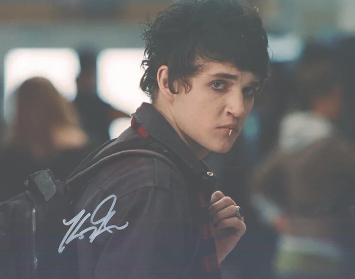 Kyle Gallner autograph