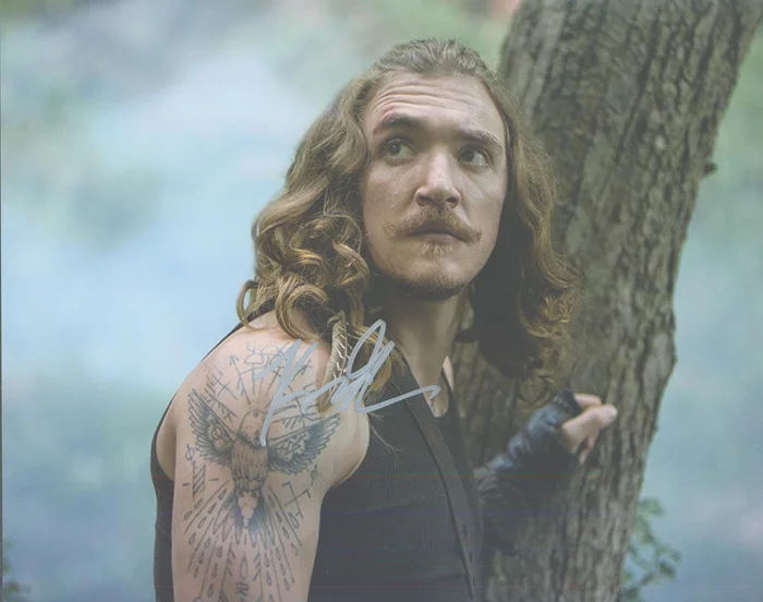 Kyle Gallner autograph