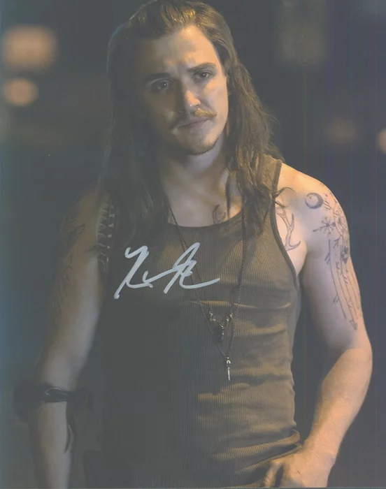 Kyle Gallner autograph