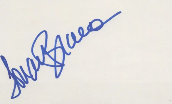 Lorraine Bracco autograph