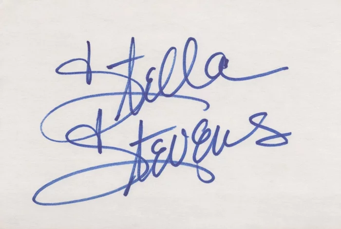 Stella Stevens autograph