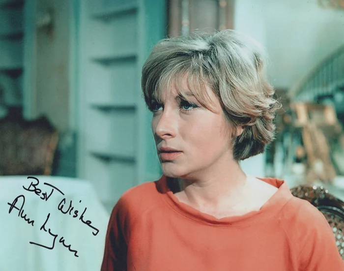 Ann Lynn autograph