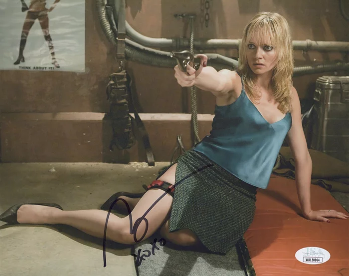 Marley Shelton autograph