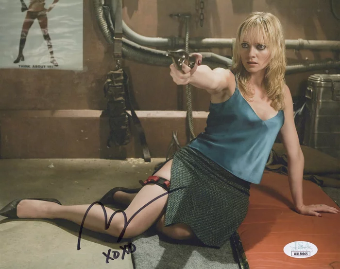 Marley Shelton autograph