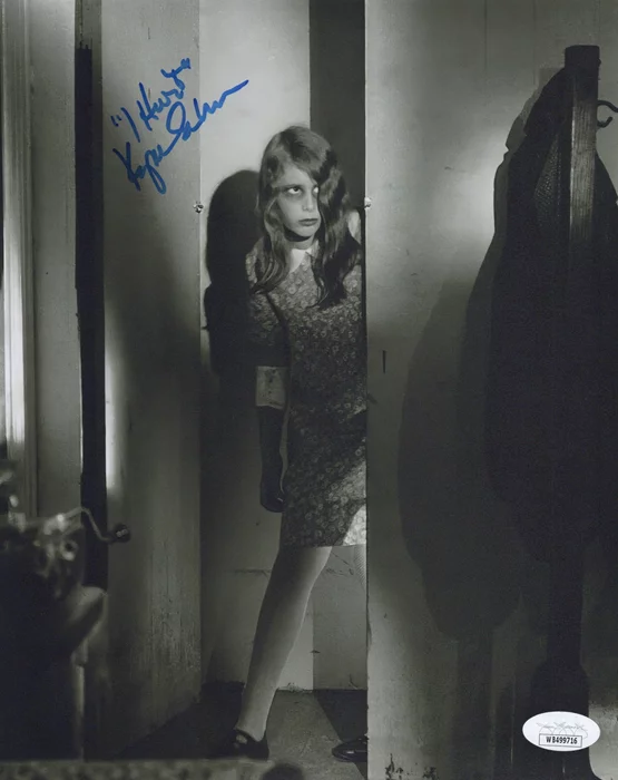 Kyra Schon autograph