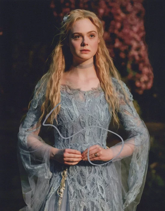 Elle Fanning autograph