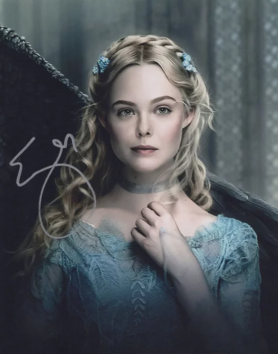 Elle Fanning autograph