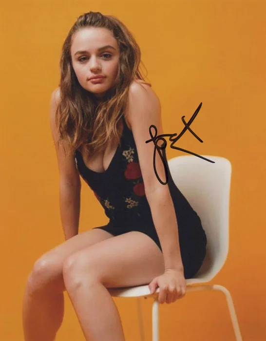 Joey King autograph