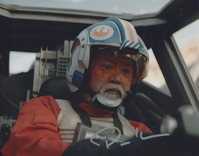 Paul Sun-Hyung Lee autograph