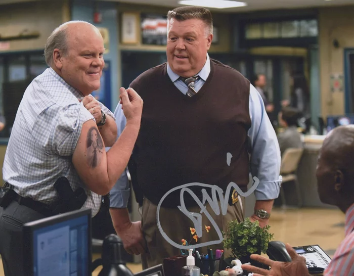 Joel McKinnon Miller autograph