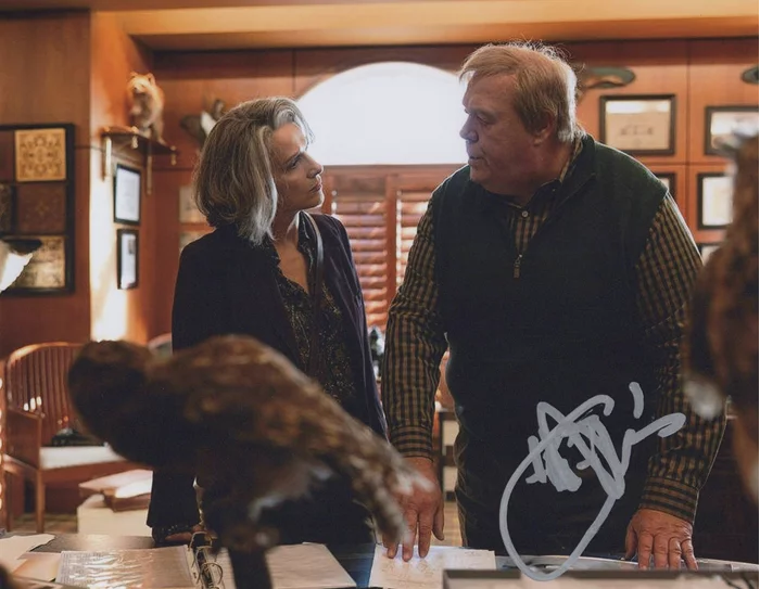 Joel McKinnon Miller autograph