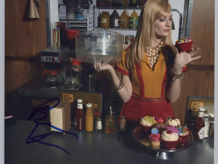 Beth Behrs autograph