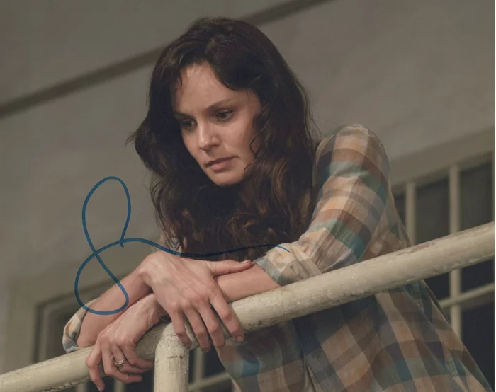 Sarah Wayne Callies autograph