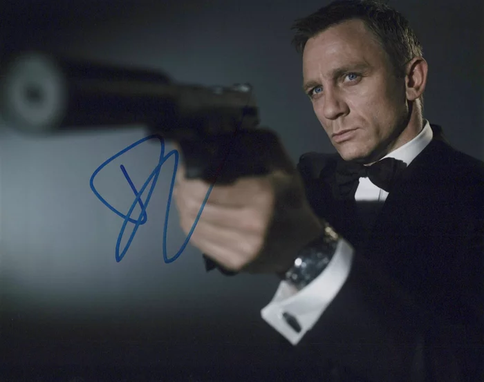 Daniel Craig autograph