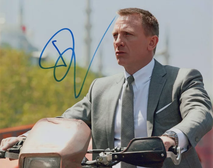 Daniel Craig autograph