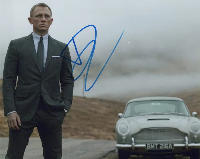 Daniel Craig autograph