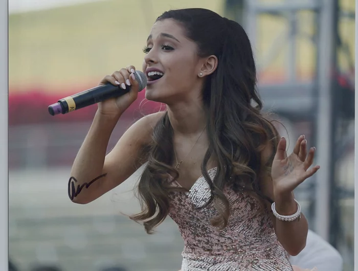 Ariana Grande autograph