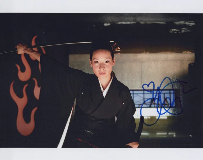 Lucy Liu autograph