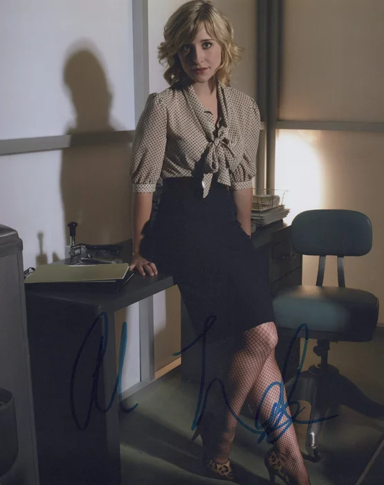 Allison Mack autograph