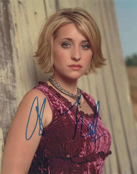 Allison Mack autograph