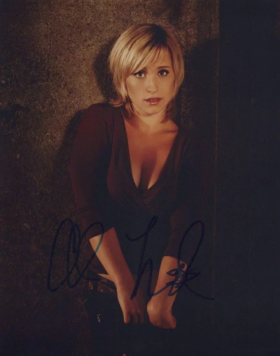 Allison Mack autograph