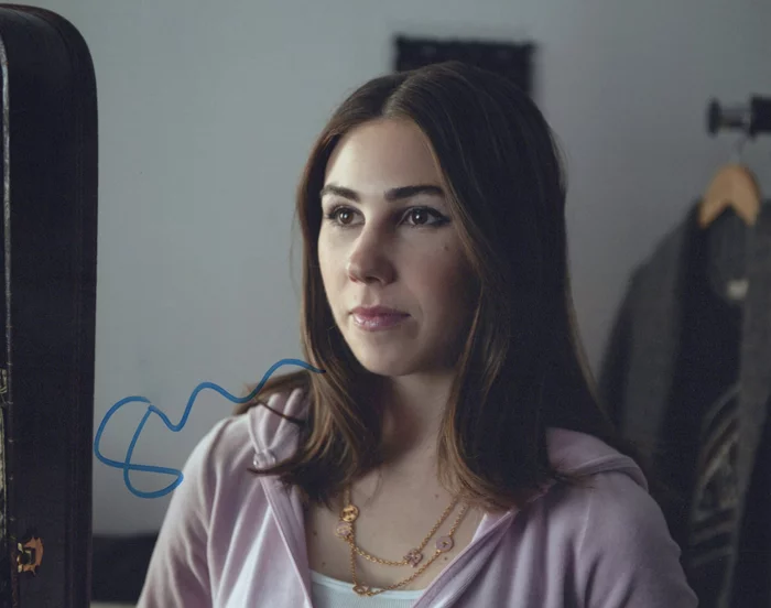 Zosia Mamet autograph