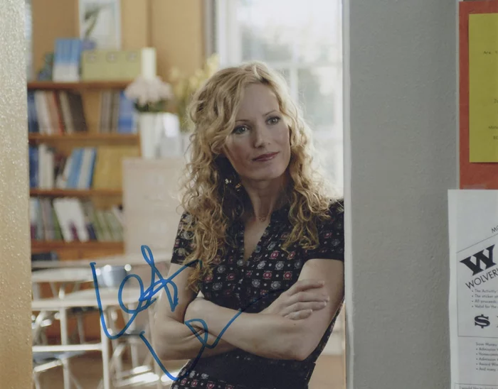 Leslie Mann autograph