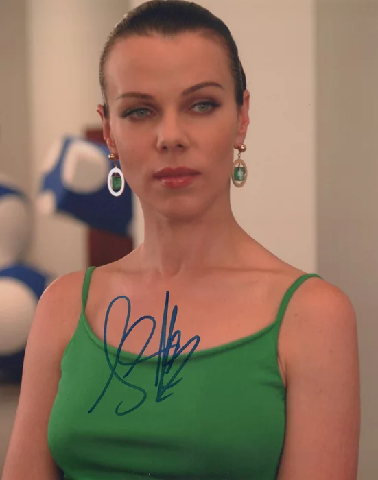 Debi Mazar autograph