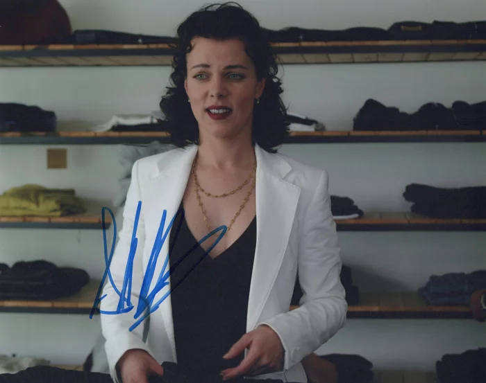 Debi Mazar autograph