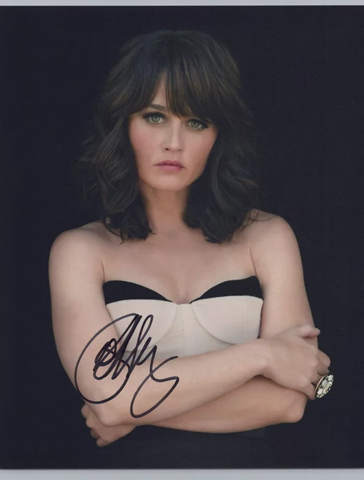 Robin Tunney autograph