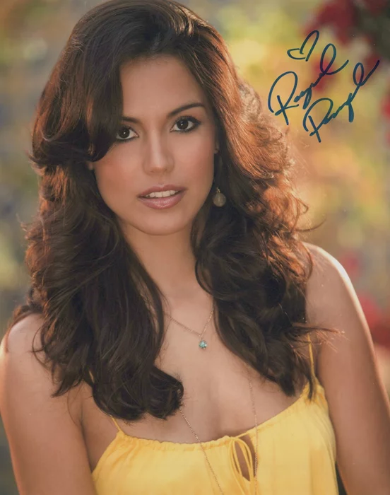 Raquel Pomplun autograph