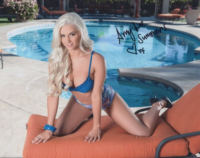 Amy Lee Summers autograph