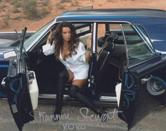 Shannon Stewart autograph
