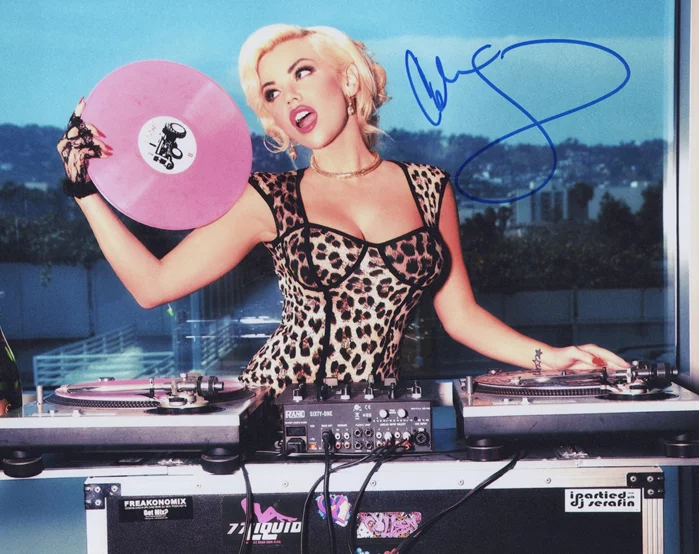 Colleen Shannon autograph