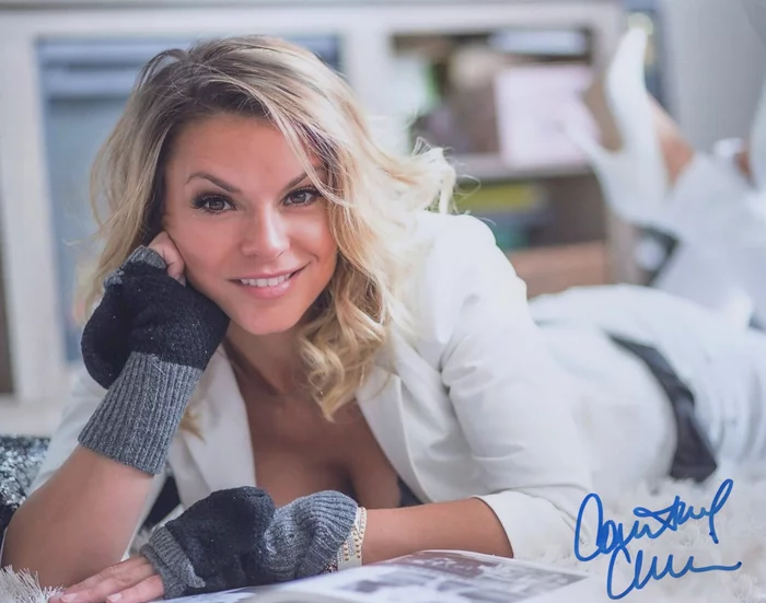 Courtney Culkin autograph