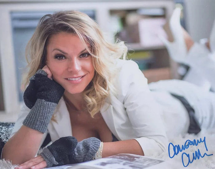 Courtney Culkin autograph