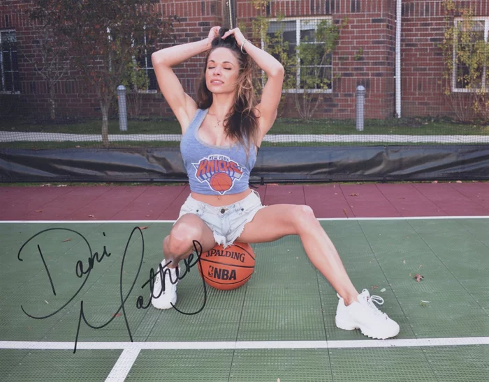 Dani Mathers autograph