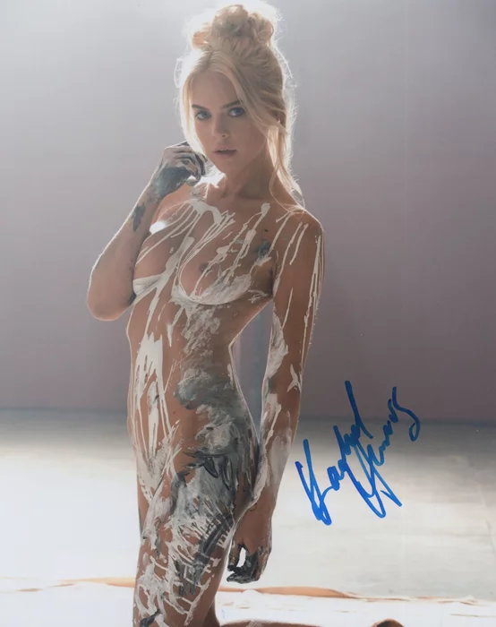 Rachel Harris autograph