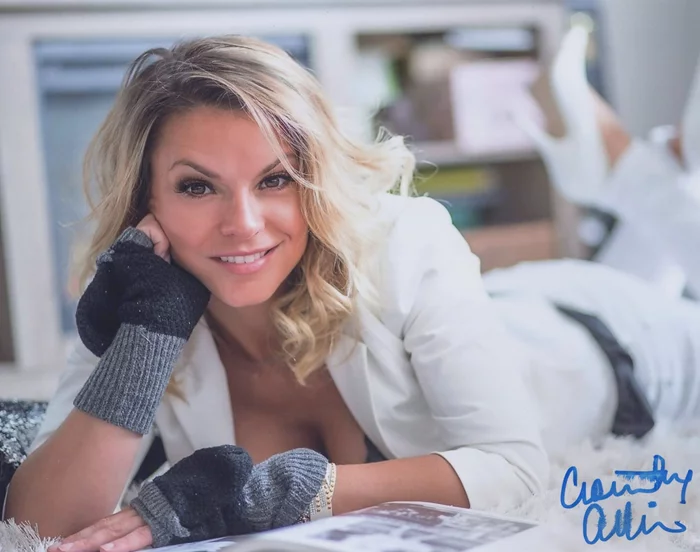 Courtney Culkin autograph