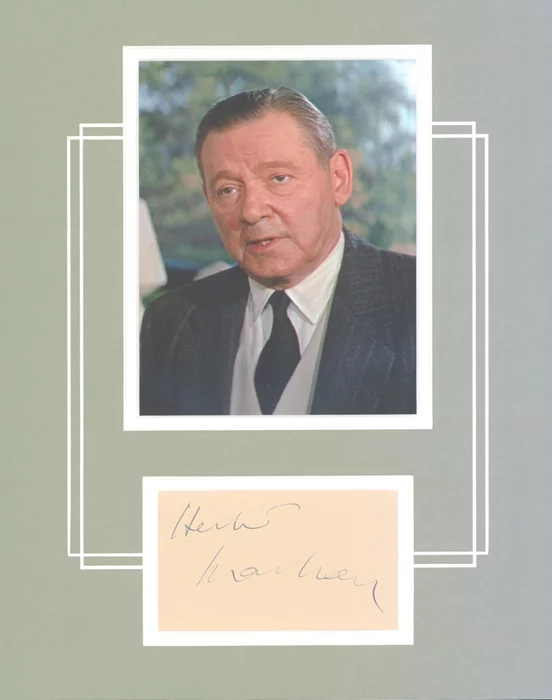 Herbert Marshall autograph