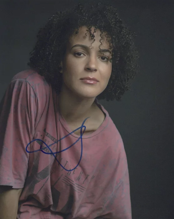 Leah Doz autograph