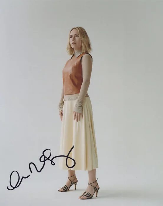 Sarah Goldberg autograph