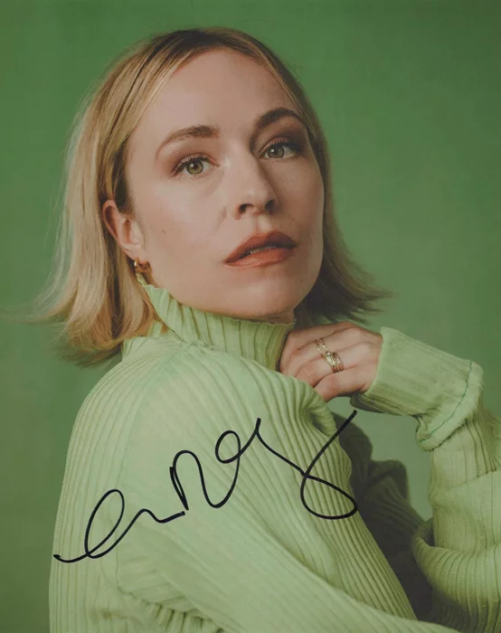 Sarah Goldberg autograph