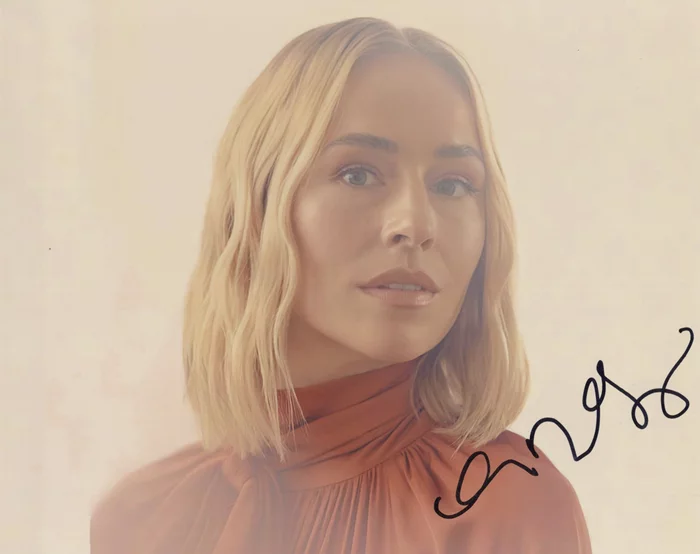 Sarah Goldberg autograph