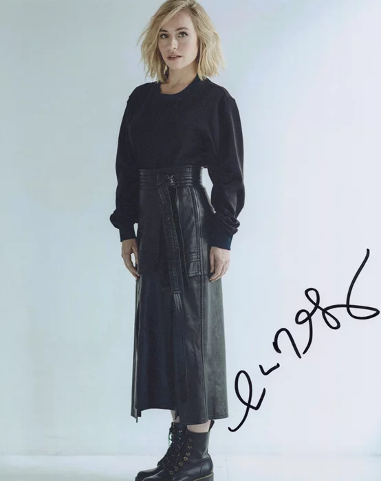 Sarah Goldberg autograph