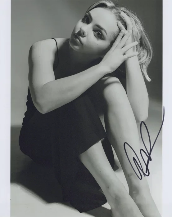 Lea Myren autograph
