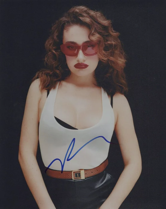 Rachel Sennott autograph