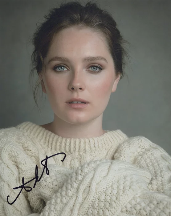 Amy Forsyth autograph